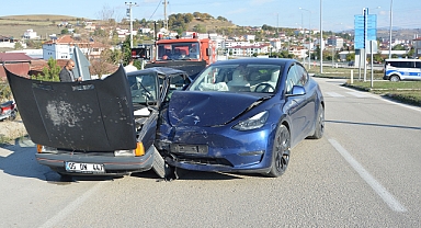 Havza'da Trafik Kazası: 2 Araç Çarpıştı Bir Yaralı