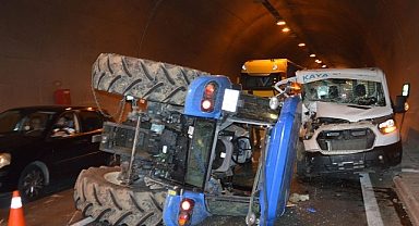 Havza'da Traktör ile Ticari Aracın Çarpıştığı Kaza: 1 Ölü, 1 Yaralı