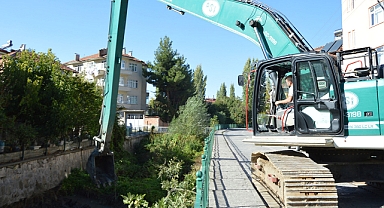 Havza'da Yağış Öncesi Önlem: Hacı Osman Deresi Temizleniyor