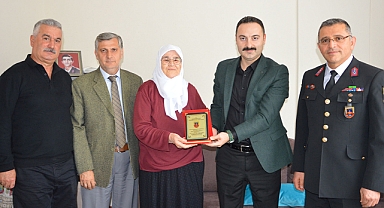 Şehit Anneleri Unutulmadı, Havza Kaymakamı'ndan Anlamlı Plaket Töreni