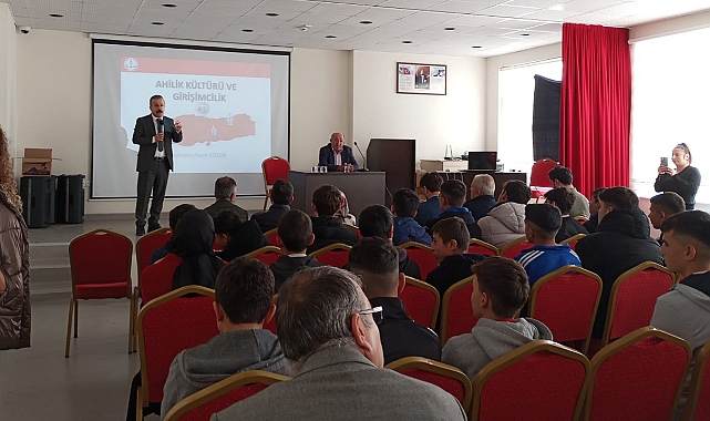 Azem Sözen, Liseli Öğrencilere Ahilik ve İş Ahlakı Semineri Verdi