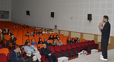 Havza’da Gri Koç ve Gökhan Müftüoğlu Gençlerle Buluştu