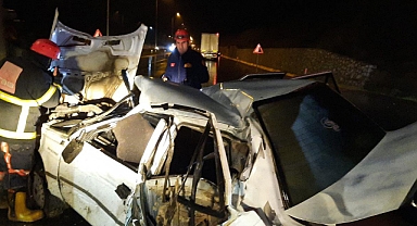 Havza’da Feci Kaza: Otomobil Tıra Ok Gibi Saplandı 4 Yaralı