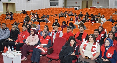 Havza'da Genç Kızılay'dan Çifte Etkinlik: Hem Toplantı Hem Sinema Keyfi