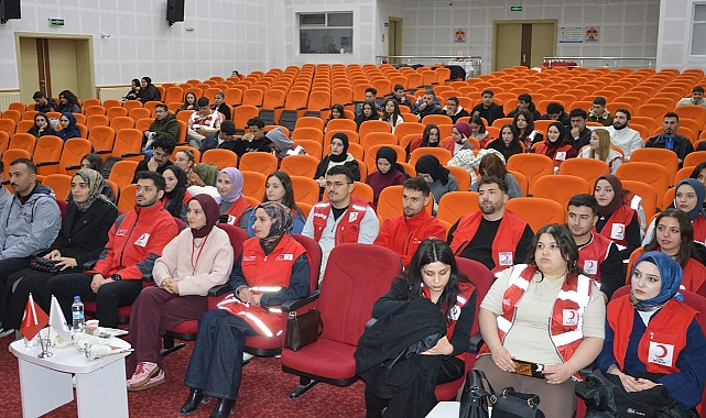 Havza'da Genç Kızılay'dan Çifte Etkinlik: Hem Toplantı Hem Sinema Keyfi