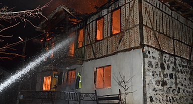 Havza’da Korkutan Yangın: Muhtarın Evi Kül Oldu