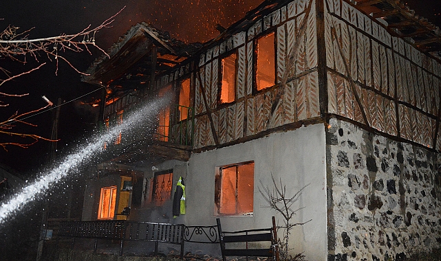 Havza’da Korkutan Yangın: Muhtarın Evi Kül Oldu