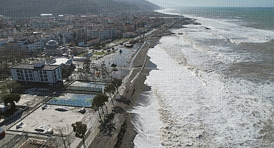 Karadeniz Coştu, Atakum’da 3 Tekne Battı: Dalgalar 4 Metre!