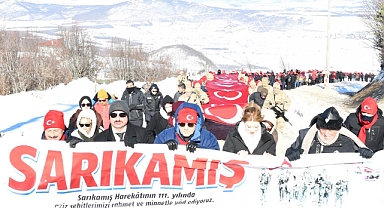 Akdağ'da Duygusal Anlar: 200 Metrelik Bayrakla Yürüdüler