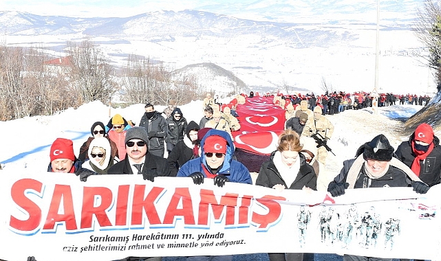 Akdağ'da Duygusal Anlar: 200 Metrelik Bayrakla Yürüdüler