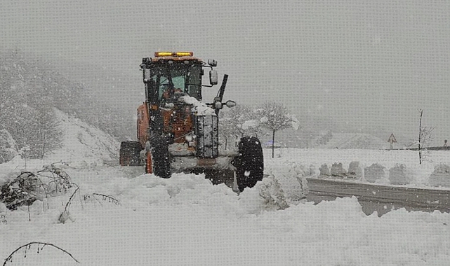 Samsun-Ankara Yolunda Kış Sınavı: Kar Kalınlığı 20 Santimetreyi Aştı