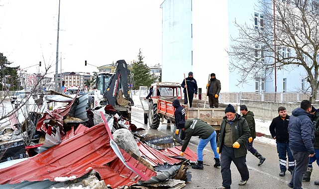 Samsun'da Korku Dolu Anlar: Okulun Çatısı Uçtu