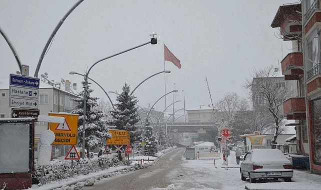 Samsun'da 'Turuncu' Alarm: 20 CM Kar Geliyor! Okullar Tatil mi?