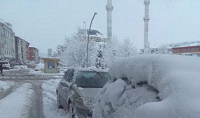 Samsun'un İlçesinde Yoğun Kar Nedeniyle Cuma Okullar Tatil Edildi