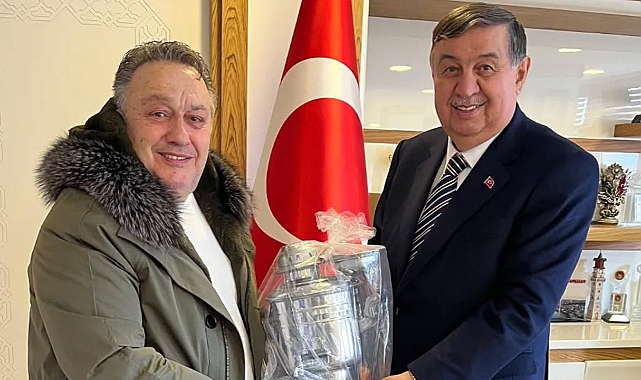 Samsun’da Festival Heyecanı: Ünlü Sanatçı İsmail Türüt Belediye’de Ağırlandı