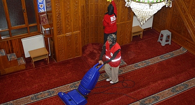 Havza Genç Kızılay’dan Camilerde Temizlik Seferberliği