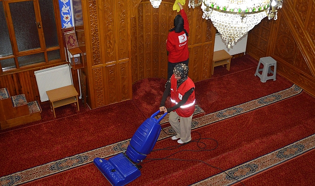 Havza Genç Kızılay’dan Camilerde Temizlik Seferberliği