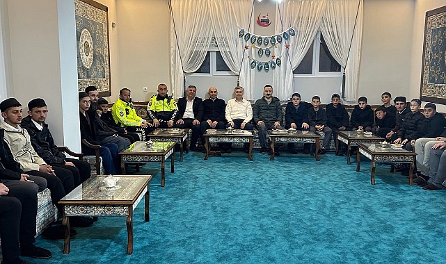 Havza Kaymakamı Ayvat Genç Hafız Adayları İle İftar Yaptı