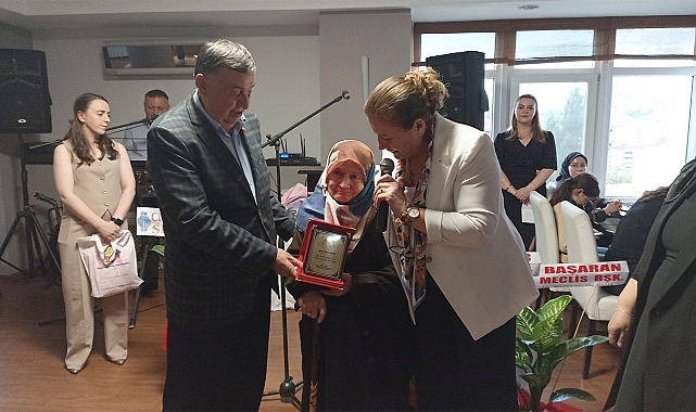 Havza'da Anneler Günü: Şehit Annesi Yılın Annesi Seçildi