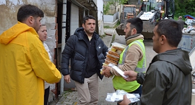 Havza'da Selzedelere ve Saha Ekiplerine Sıcak Yemek Desteği