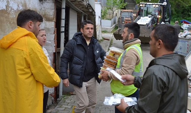 Havza'da Selzedelere ve Saha Ekiplerine Sıcak Yemek Desteği