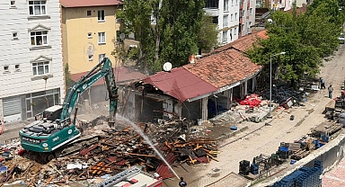 Havza'da Dere Yatağındaki Binaların Yıkımı Tamamlanmak Üzere