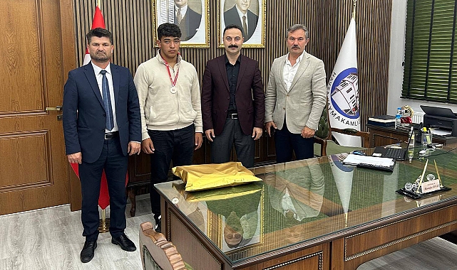 Türkiye İkincisi Öğrenciyi Tebrik Ettiler