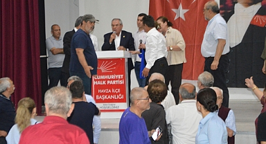 CHP Önceki Dönem Vekili Kemal Zeybek'e Sloganlı Protesto