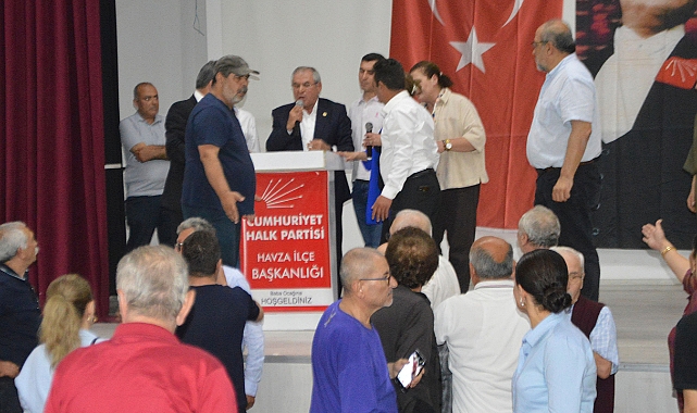 CHP Önceki Dönem Vekili Kemal Zeybek'e Sloganlı Protesto