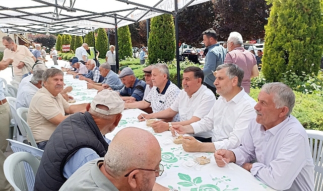Havza Kevser Camisi'nde Geleneksel Aşure İkramı