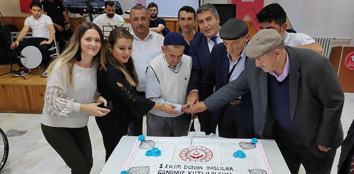 1 Ekim Dünya Yaşlılar Günü Huzurevinde Kutlandı