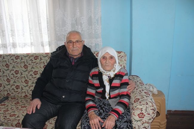 100 Yaşından Fazla 100 Fazla Torunu Var