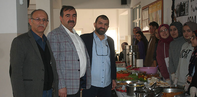 25 Mayıs Anadolu Lisesinde Kermes Düzenlendi