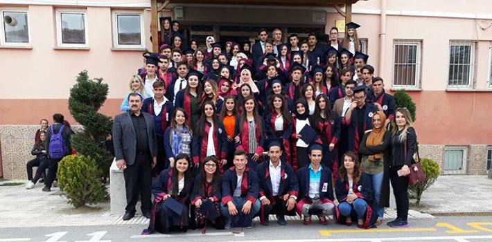 25 MAYIS ANADOLU LİSESİ İLK MEZUNLARINI VERDİ
