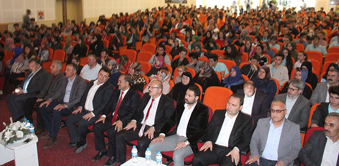 25 Mayıs Anadolu Lisesinden Şiir Programı