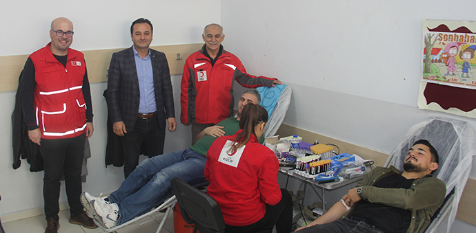 25 Mayıs İlkokulu Velilerden Kan Bağışı