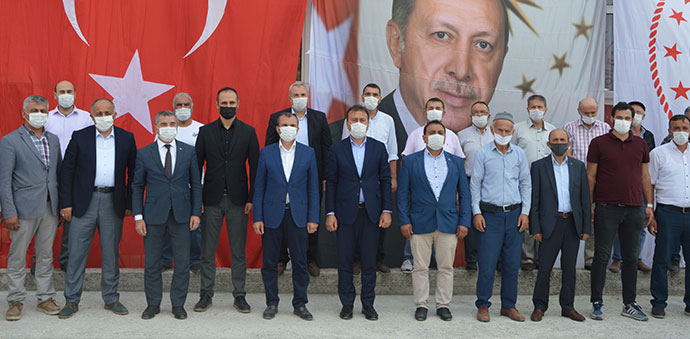 3 Mahalleye Yapılacak Olan Halı Sahaların Temeli Atıldı