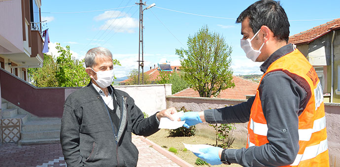 78 Yaşındaki İşçi Emeklisi Milli Dayanışma Kampanyası'na Katıldı