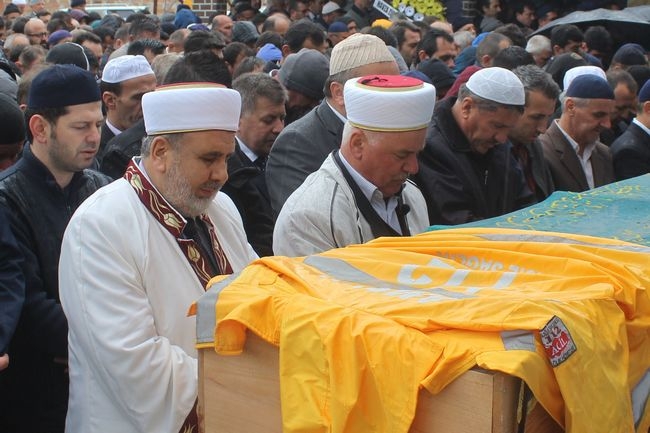 Acil Tıp Teknisyeninin Cenazesini Kayınpederi Kıldırdı- Video Haber