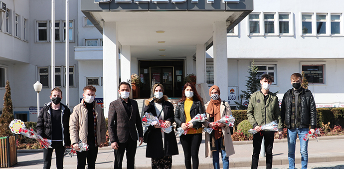 AK Parti Havza Gençlik Kollarından Karanfilli Kutlama