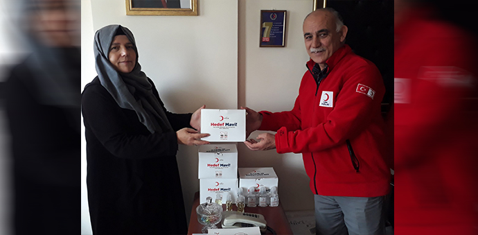 Ak Parti Kadın Kollarından Kızılay’a Ziyaret