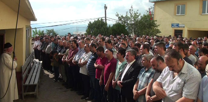 Akaryakıt İstasyonunda Ölü Bulunan Çocuk Toprağa Verildi