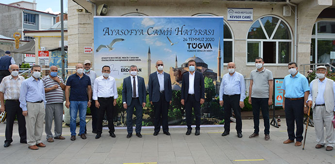 Ayasofya’nın İbadete Açılması Sevinçle Karşılandı