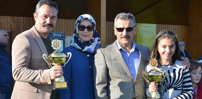 Babalı Kızlı Turnuva Birincisi Oldular