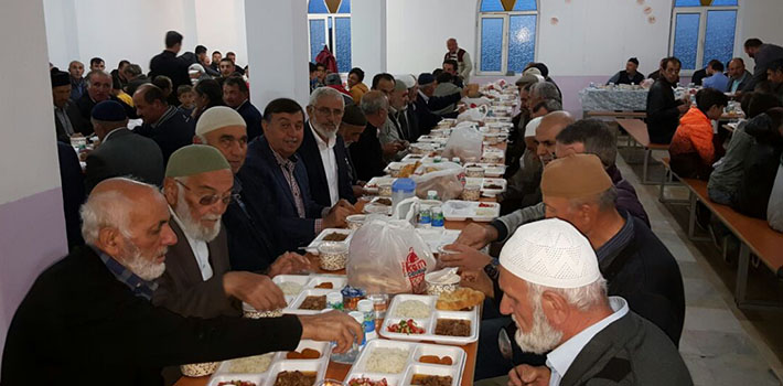 Başkan İkiz Kendi Mahallesinde İftar Açtı