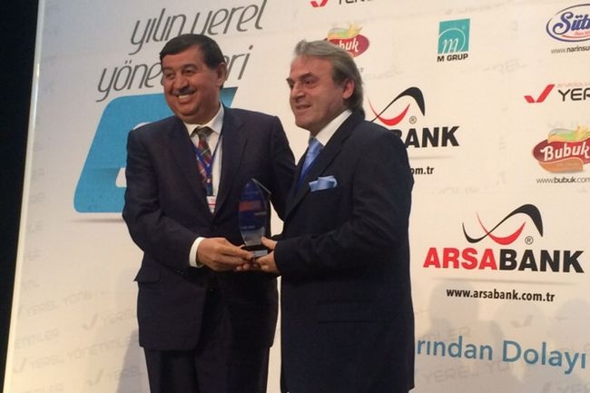 Başkan İkiz Yerel Bir Dergiden Ödül Aldı