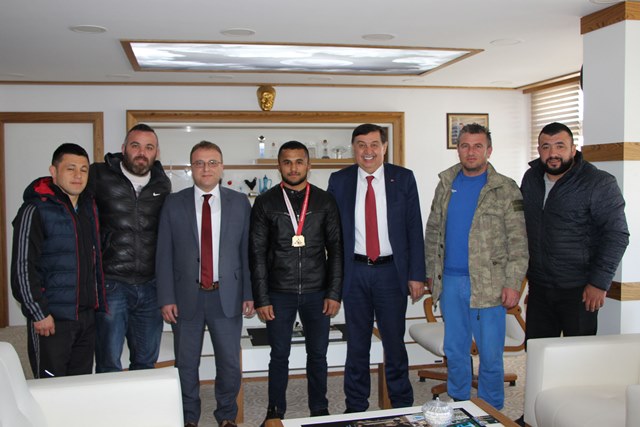 Başkan İkiz’den Havzalı Güreşçilere Salon Sözü