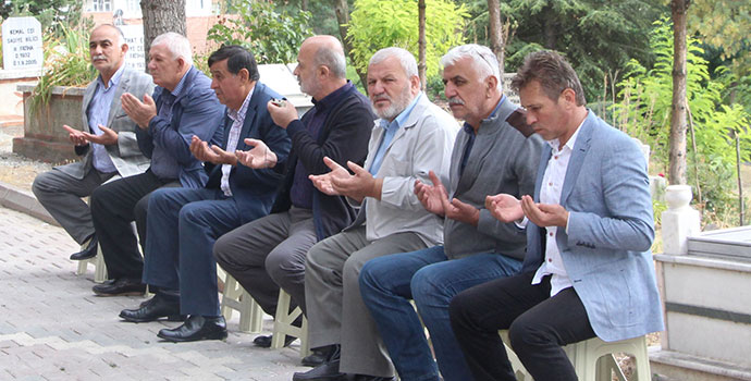 Başkan İkiz'den Mezarlık Ziyareti