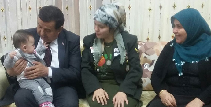 Başkan İkiz’den şehit eşine ziyaret