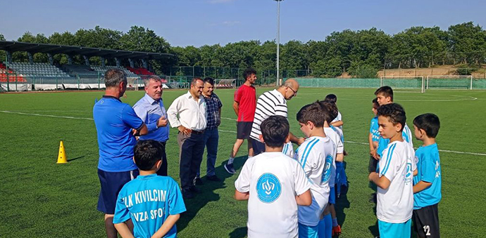 Başkan Özdemir’den Genç Futbolculara Ziyaret